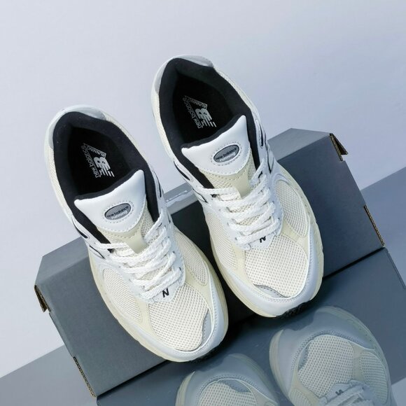 New Balance 2002R casual fashion sneakers